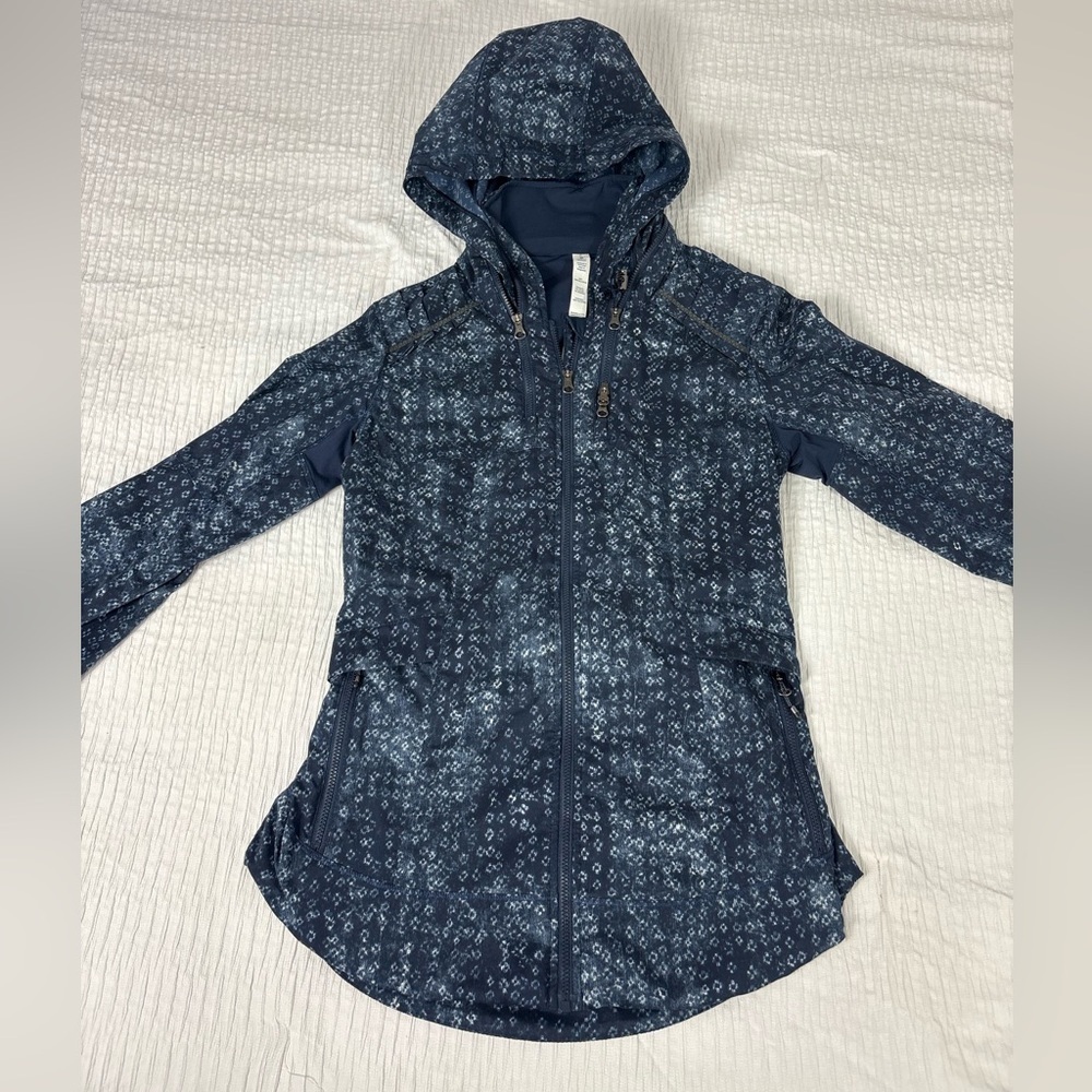 lululemon athletica Blue Patterned Utility Jacket - Picture 10 of 11